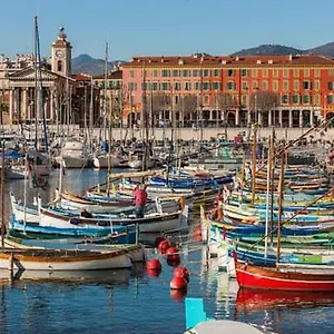 Charme Mediterraneen Votre Pied A Terre Au Coeur Du Port De Niza
