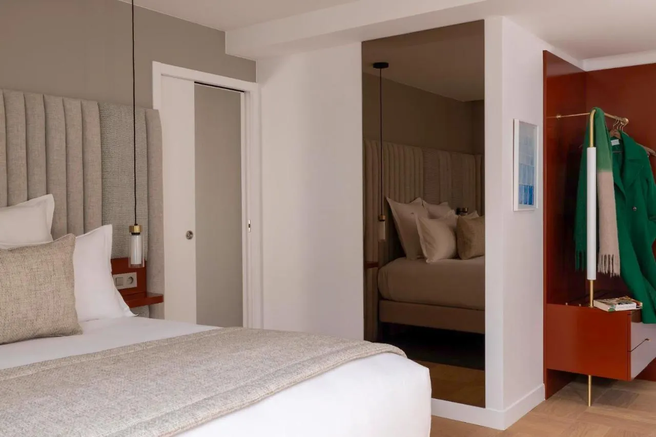 Hotel Pilgrim Paris France