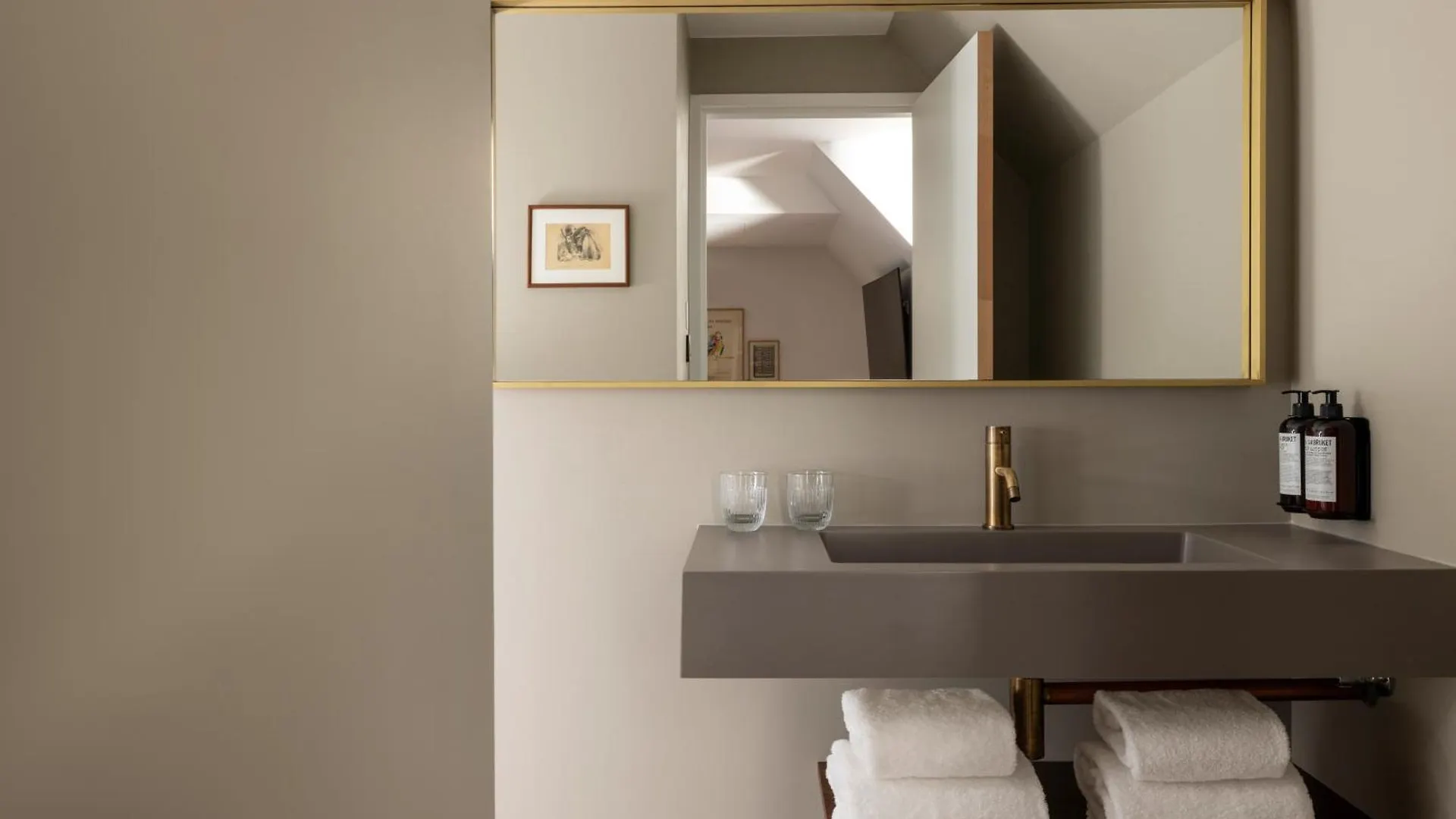 Hotel Pilgrim Paris 4*,  France