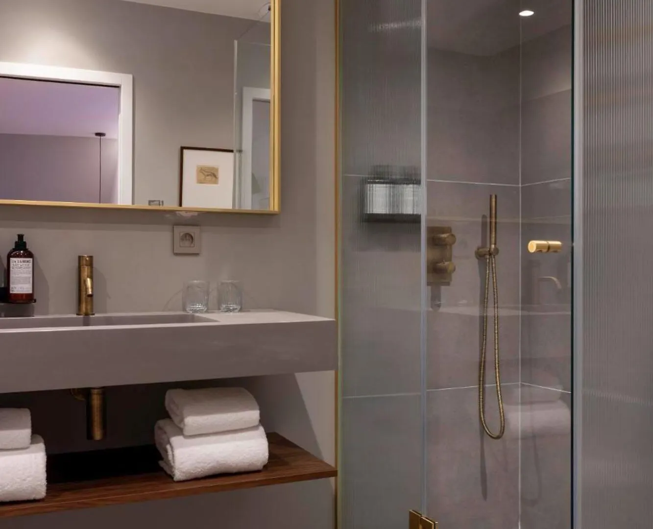 Hotel Pilgrim Paris France