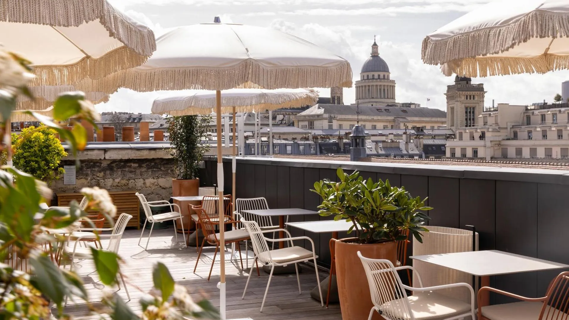 Hotel Pilgrim Paris France